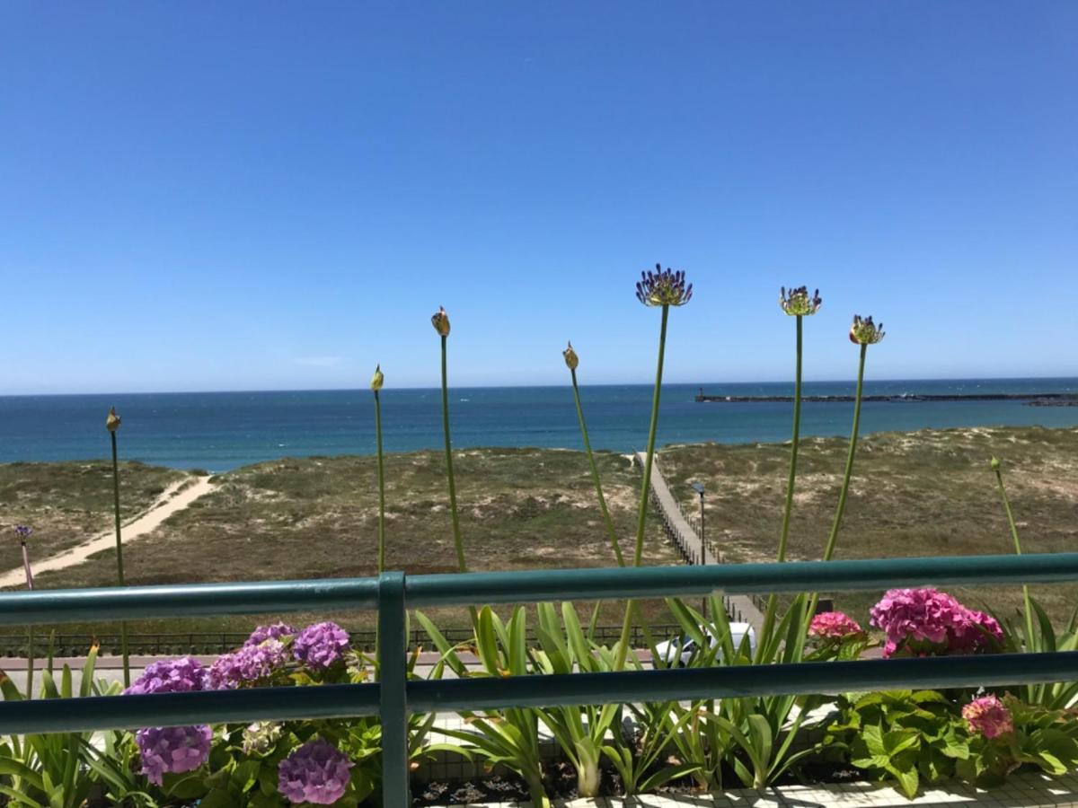 Beachfront Apartment With Sea View Azurara Bagian luar foto