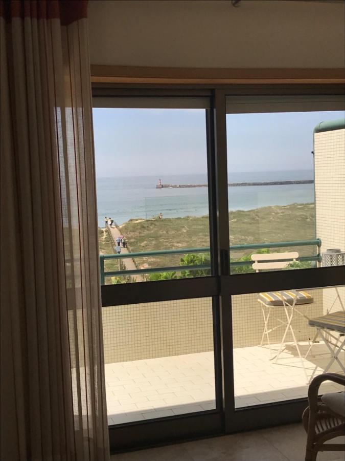 Beachfront Apartment With Sea View Azurara Bagian luar foto